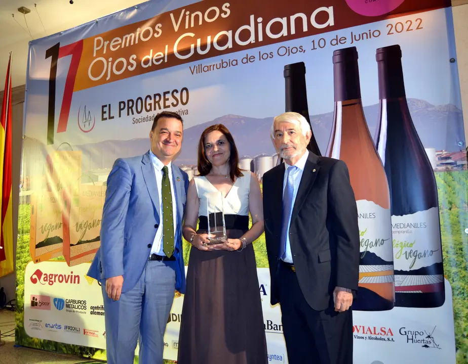 6 Cruz Roja Premio con Consejero y presidentes Regional y provincial