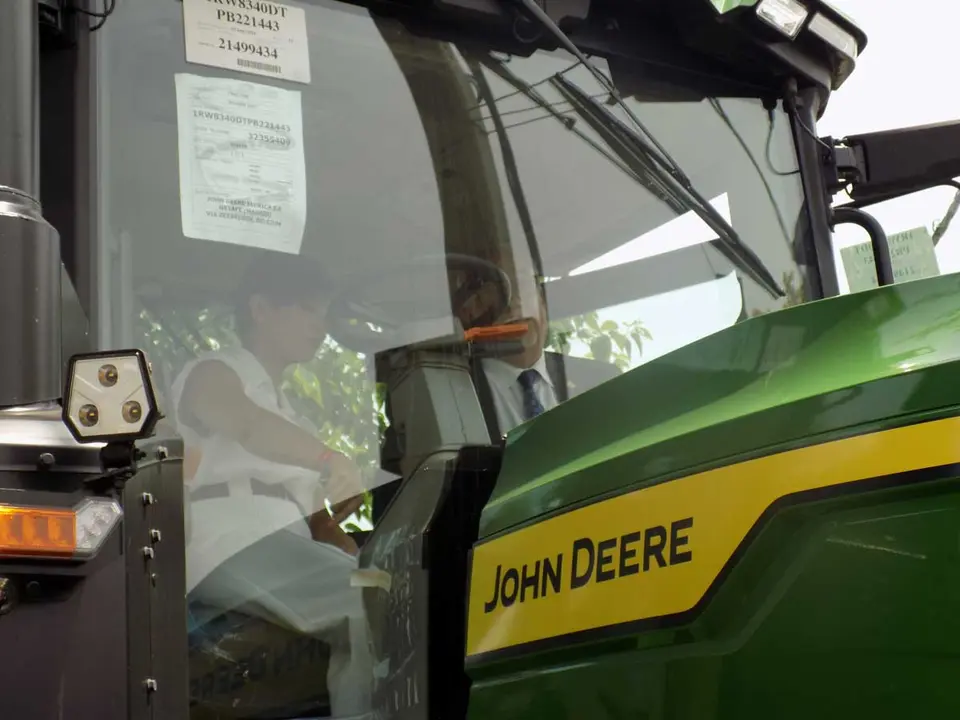 ministra-tractor