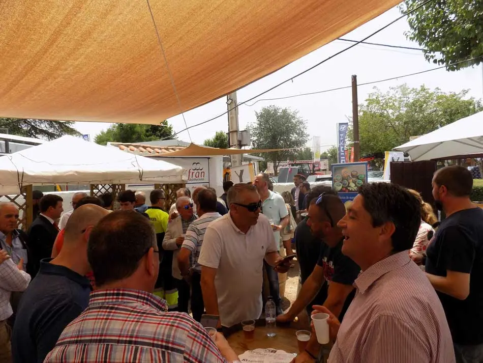 ayer&hoy-stand-1