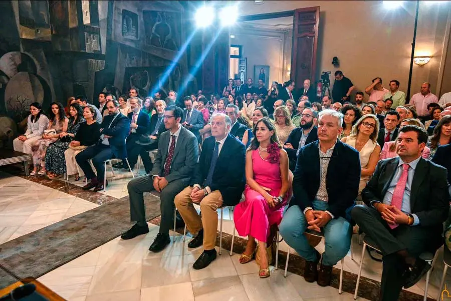Autoridades-y-p&uacute;blico-presente-en-el-acto