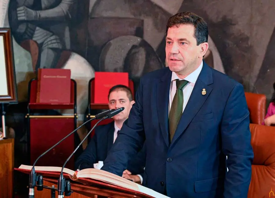 Juramento-de-Miguel-&Aacute;ngel-Valverde