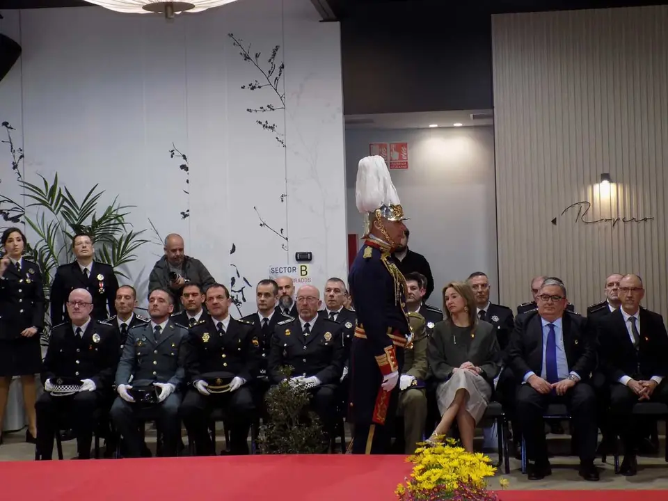 polic&iacute;a-acto-5