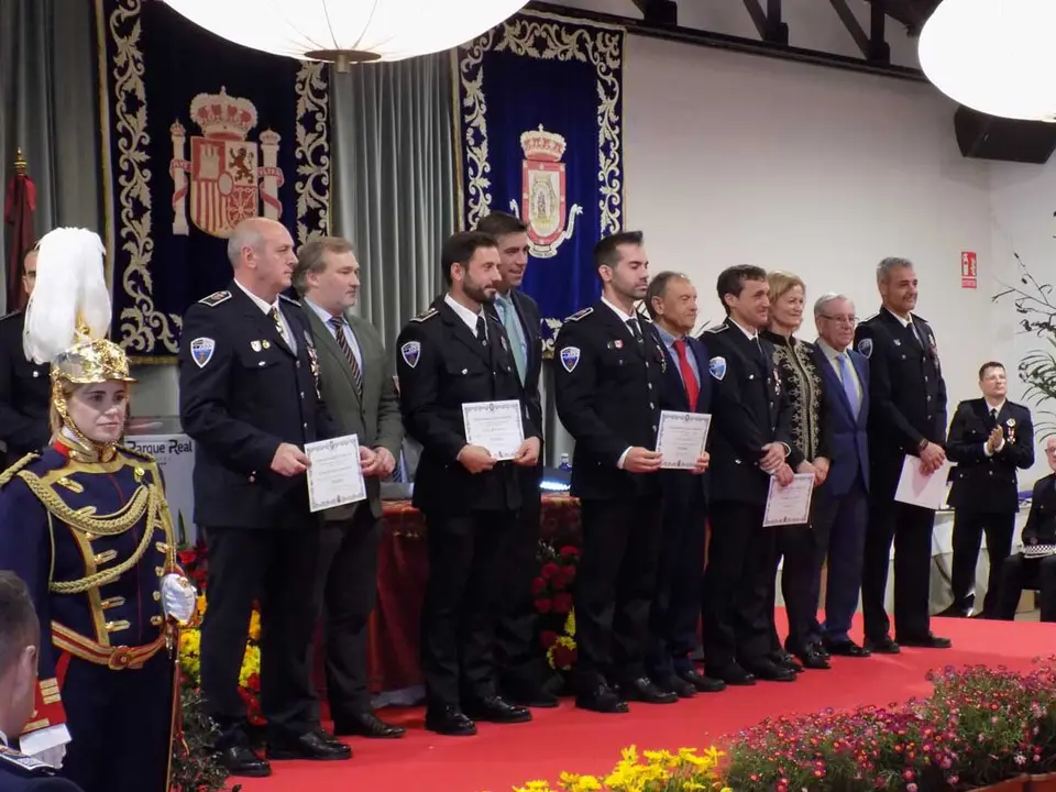 polic&iacute;a-premio-4