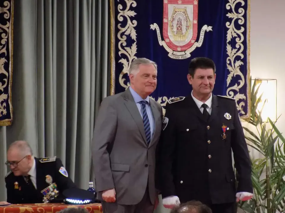 polic&iacute;a-premio-13