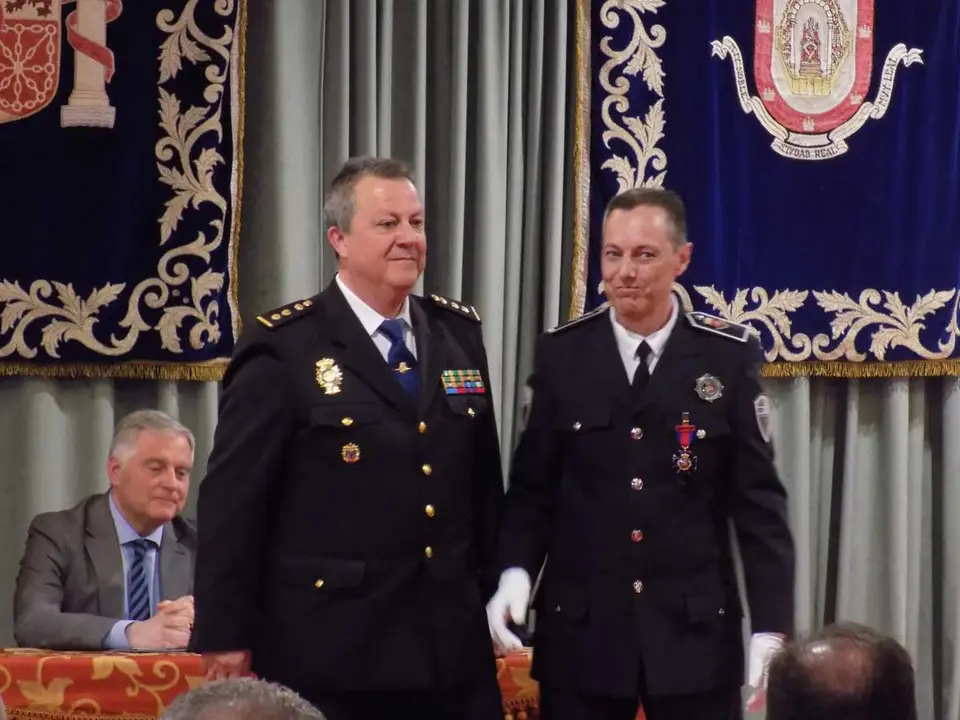 polic&iacute;a-premio-16