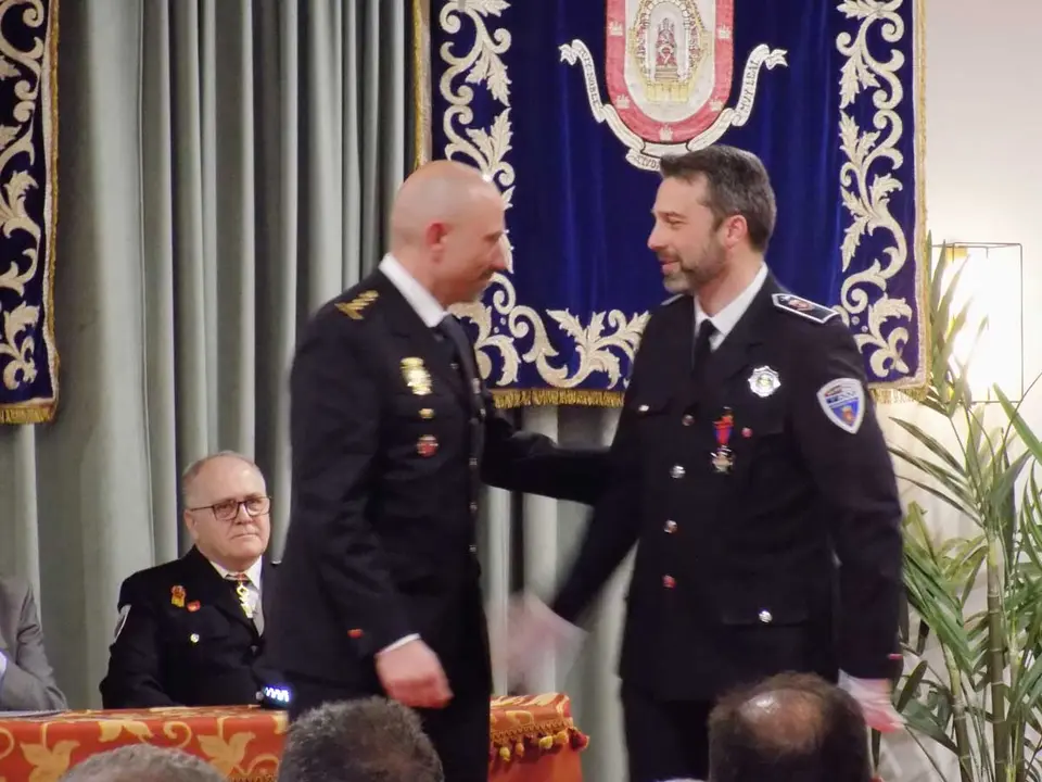 polic&iacute;a-premio-17