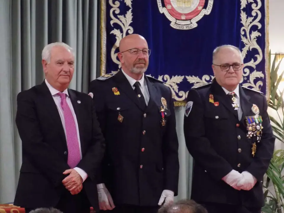 polic&iacute;a-premio-23
