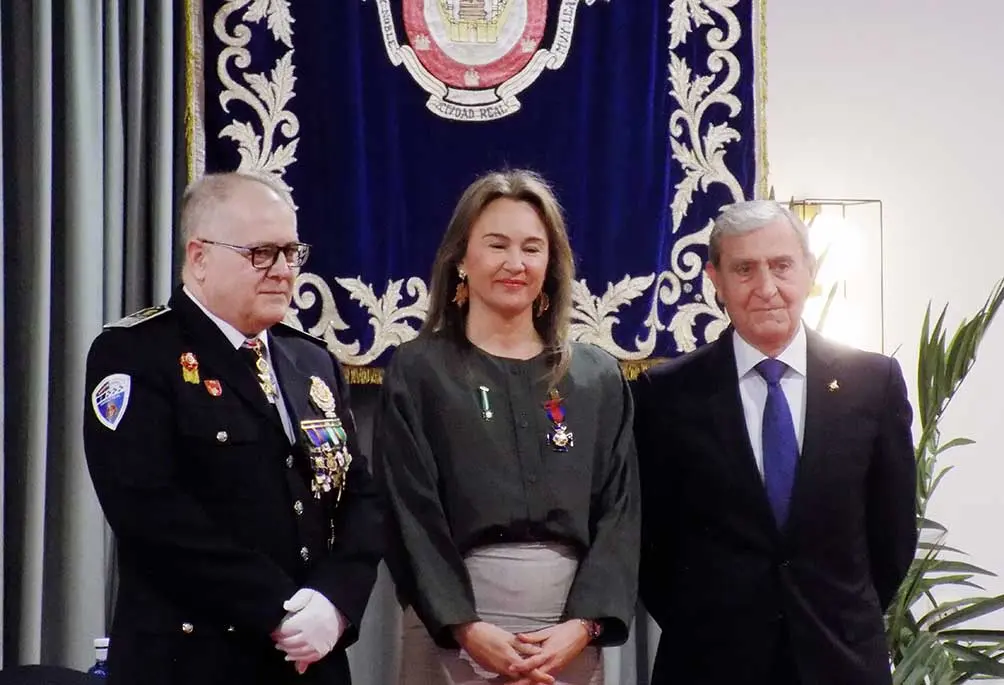 polic&iacute;a-premio-22