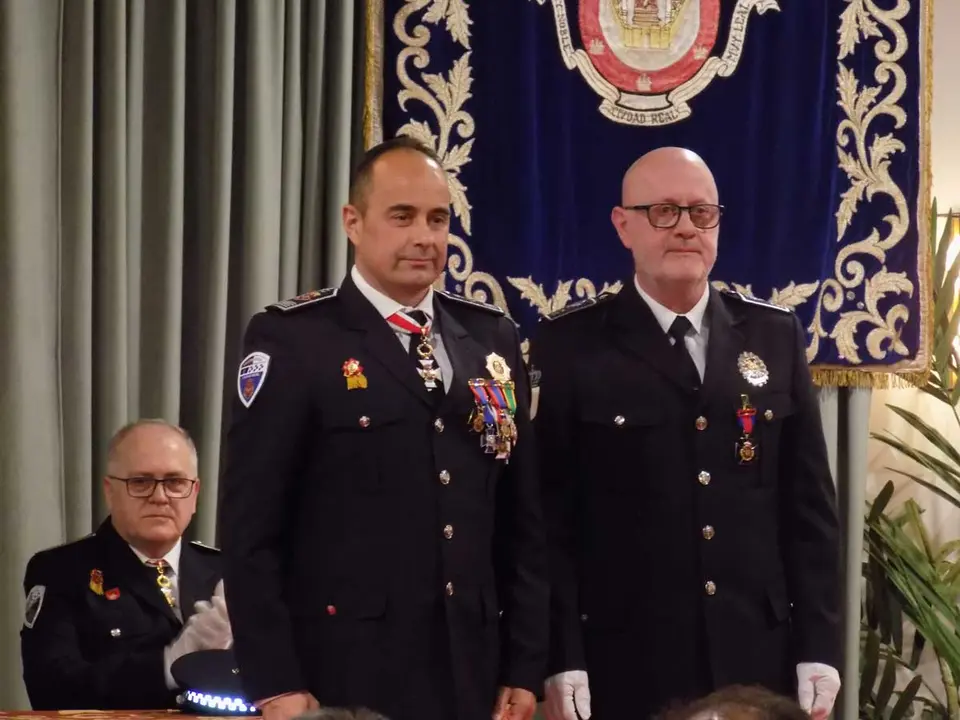 polic&iacute;a-premio-26