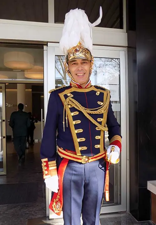 polic&iacute;a-uniforme-gala-1