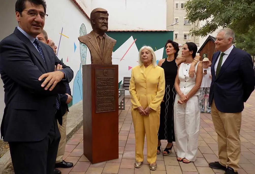 mar&iacute;n-busto-6
