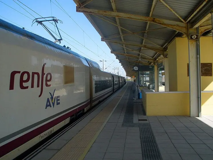 1024px-Ciudad_Real_-_Estación_de_Adif_1