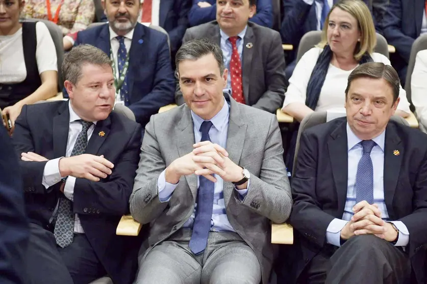 11/05/2022 El president del Gobierno Pedro Sánchez, junto al ministro de Agricultura, Pesca y Alimentación, Luis Planas, y el presidente de C-LM, Emiliano García-Page, en Fenavin
ECONOMIA ESPAÑA EUROPA CASTILLA-LA MANCHA
EUROPA PRESS/EUSEBIO GARCÍA
