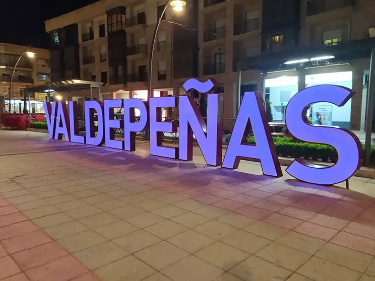 Valdepeñas se iluminará de morado este jueves, 12 de mayo, con motivo del Día Mundial de la Fibromialgia y del Síndrome de Fatiga Crónica