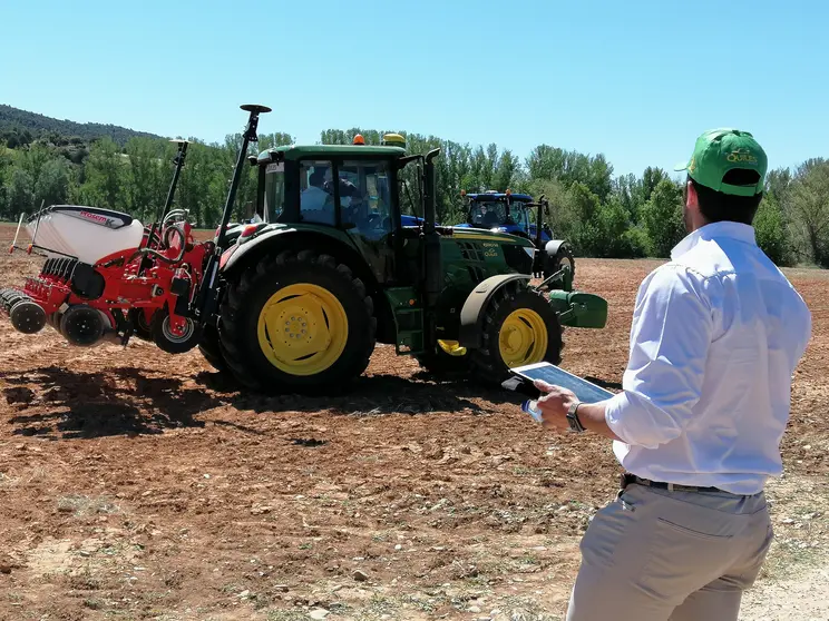 EuropaPress_4453031_tractor_campo