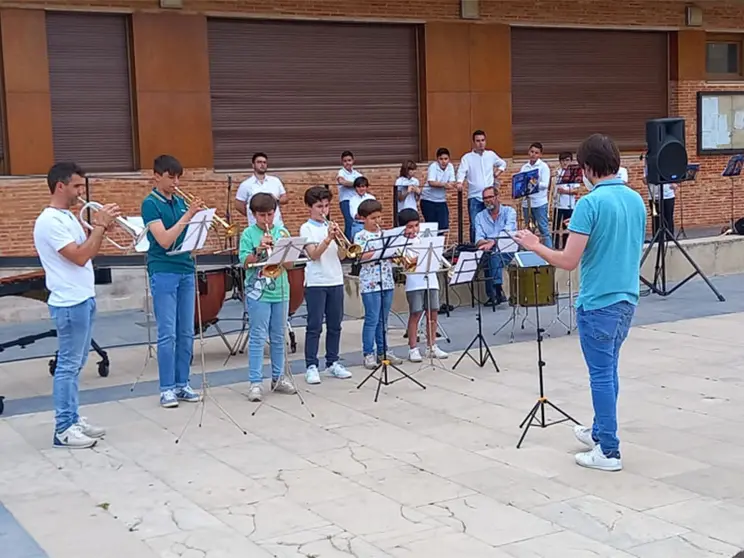 Torralbeños y torralbeñas pudieron disfrutar de numerosas piezas interpretadas al piano, guitarra, trompeta, trombón, percusión, clarinete, saxofón y flauta.