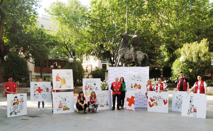 Presentación del Sorteo de Oro de Cruz Roja en la plaza del Pilar de Ciudad Real.