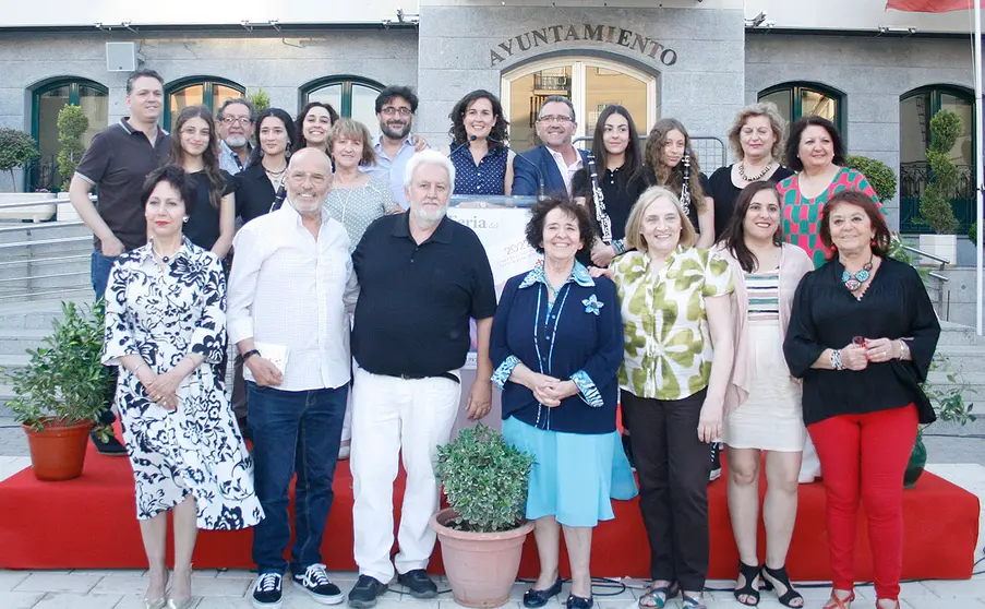 Autoridades y participantes en el recital poético La palabra herida como clausura de la I Feria del libro de Calzada de Calatrava