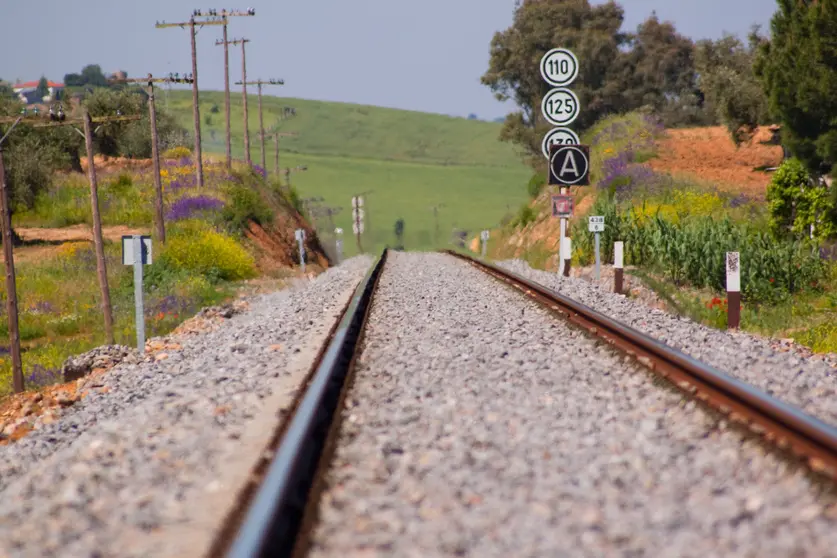 Vía_del_tren_(línea_Ciudad_Real-Badajoz)