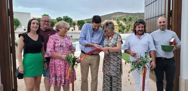 En el acto de inauguración, la alcaldesa, que estuvo acompañada del vicepresidente sexto de la Diputación de Ciudad Real, Manuel Martínez; junto con varios miembros de la Corporación; el párroco de la localidad, Alberto Domínguez; y el arquitecto de la obra, tuvo palabras de agradecimiento por el apoyo recibido de la Diputación en otras infraestructuras.