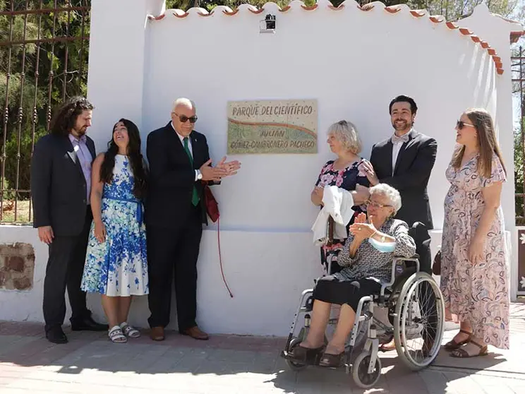 La pandemia retrasó la celebración de un emotivo acto que tuvo lugar el sábado y que contó con la presencia de gran parte de la familia del recordado científico manzanareño.