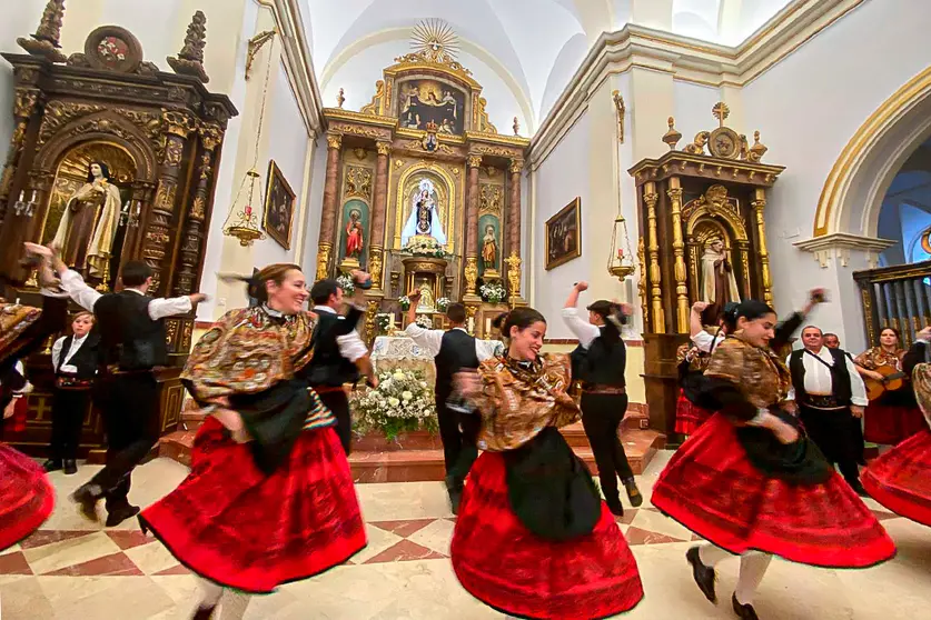 La formación villarrubiera, también agasajó a la patrona