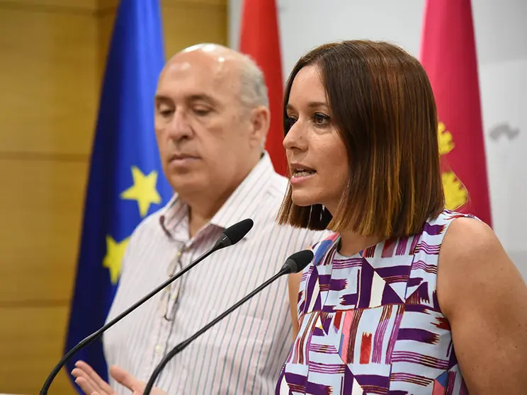 La directora de Turismo, Comercio y Artesanía, Ana Isabel Fernández, en rueda de prensa.