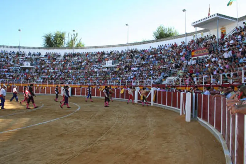 Plaza de toros de Manzanares. Fuente: Wikipedia.