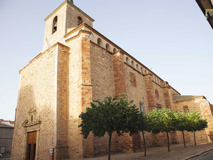 Iglesia de Santiago el Mayor de Membrilla. Fuente: ayeryhoyrevista.co m