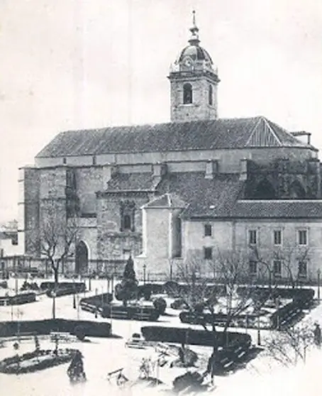 Foto antigua de la Catedral de Ciudad Real. Fuente: http://elsayon.blogspot.com