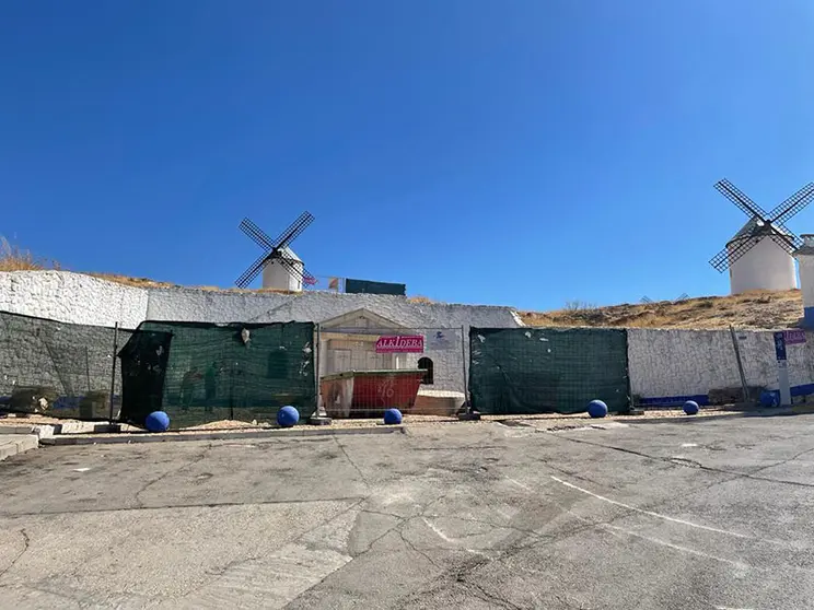 La Fuente del Caño es una fuente de manantial que abastecía a los vecinos de Campo de Criptana, una de las fuentes más importantes para el abastecimiento de muchos de los barrios de la localidad.