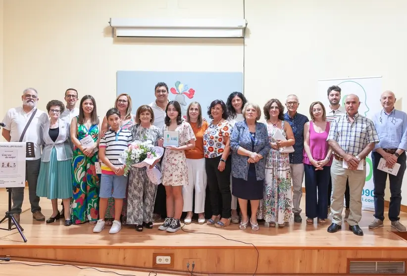 -Con voz de mujer, foto de familia