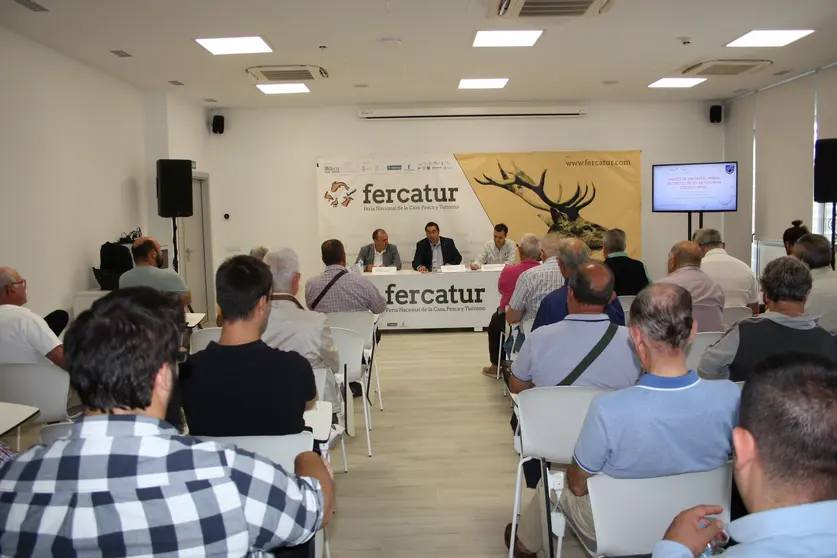fercatur s&aacute;bado, conferencia bienestar animal Federaci&oacute;n Caza buena