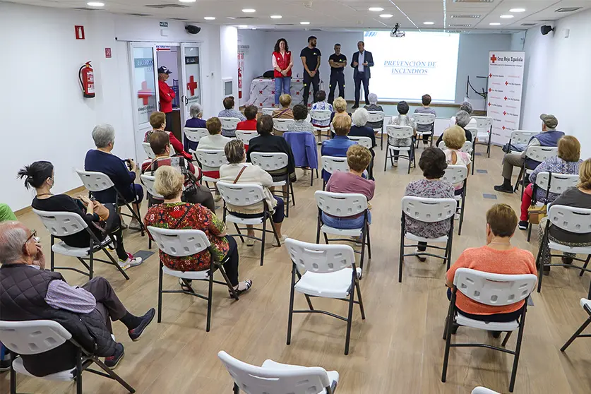 La charla tuvo lugar en el aula de formación de la asamblea almodovareña