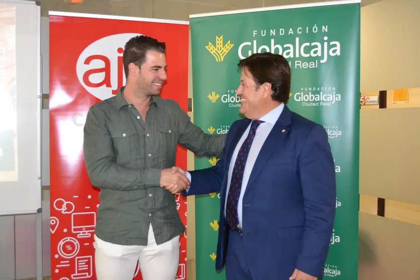 Firma convenio Fundación Globalcaja AJE