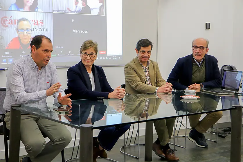 José Carlos Soler, Petra Sánchez, José María Cabanes y Antonio Sancho, en la mesa