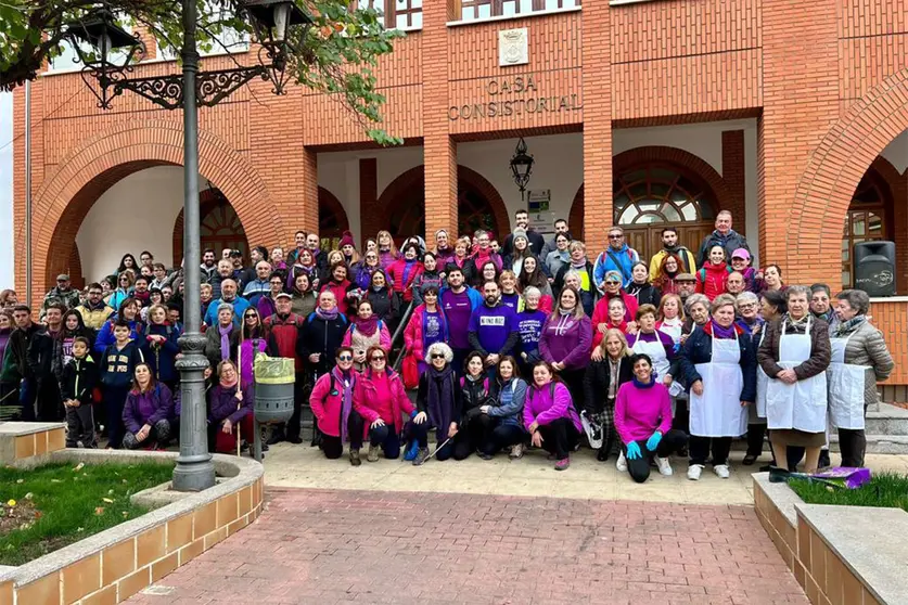 Foto de familia de participantes en la cita deportiva