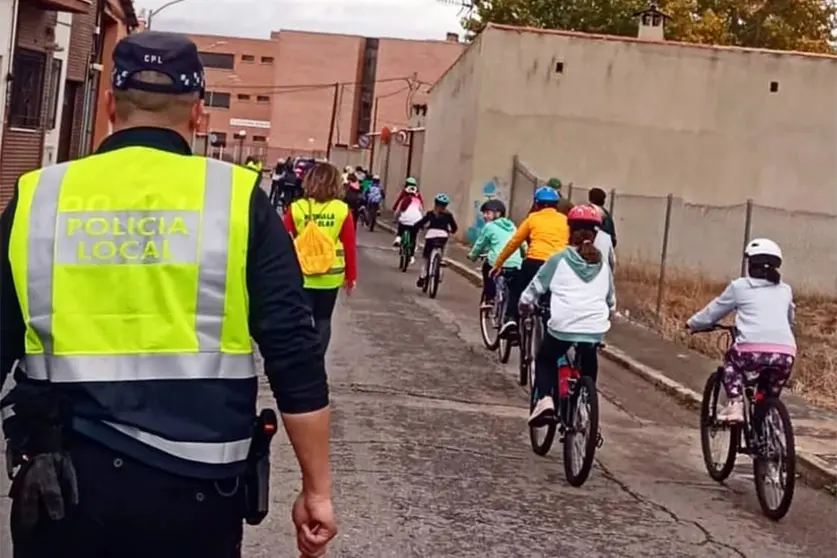 Uno de los agentes locales que supervisaron la actividad