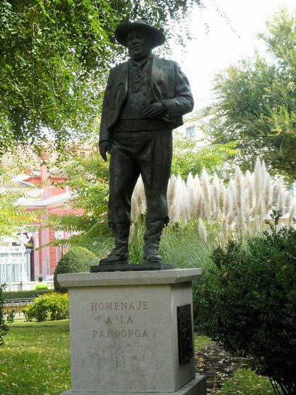 Monumento homenaje a la Pandorga por López-Arza. Fuente: es.wikipedia.org