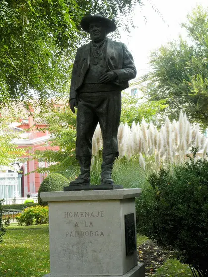 Monumento homenaje a la Pandorga por López-Arza. Fuente: es.wikipedia.org