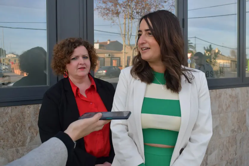 IMAGEN CRISTINA L&Oacute;PEZ JUNTO MARTA CHAC&Oacute;N