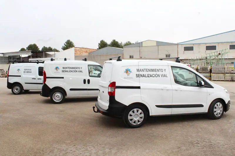 Se trata de tres furgonetas de segunda mano, dos de ellas destinadas al servicio de Mantenimiento y Se&ntilde;alizaci&oacute;n Vial y otra al servicio municipal de Obras.