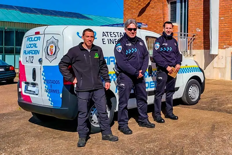 Esta-mañana-en-Almadén,-entregando-el-vehículo-a-la-Policía-Local-de-la-localidad