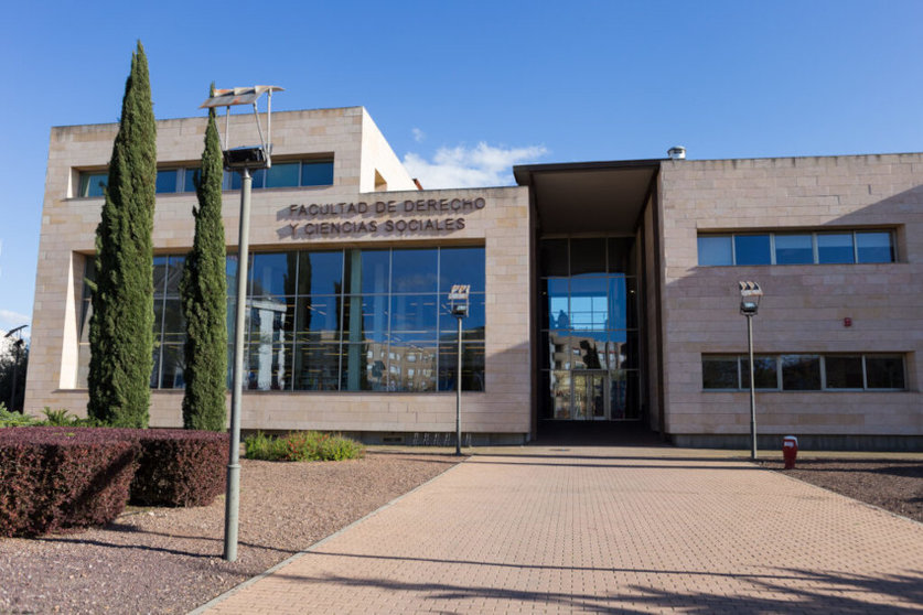 Fachada de la Facultad de Derecho (Foto: UCLM.es)