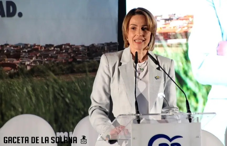 Luisa Márquez se dirige a los afiliados y simpatizantes en la presentación de su candidatura