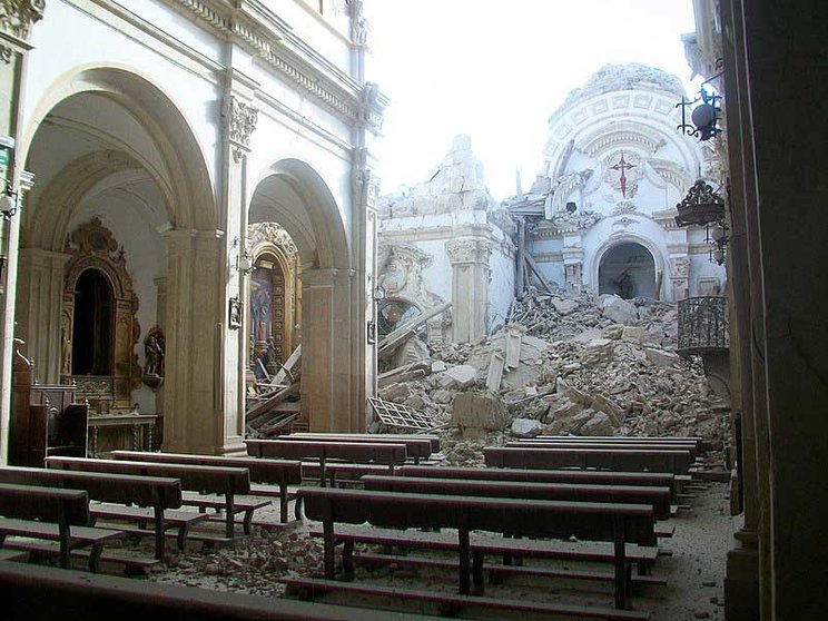 Destrozos causados por el terremoto de Lorca (Murcia). Fuente: es.wikipedia.org