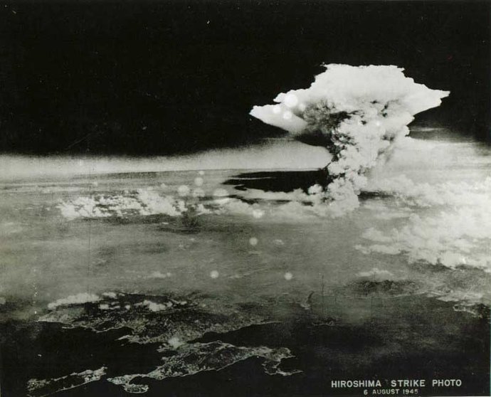 Bomba atómica en Hiroshima. Fuente: es.wikipedia.org