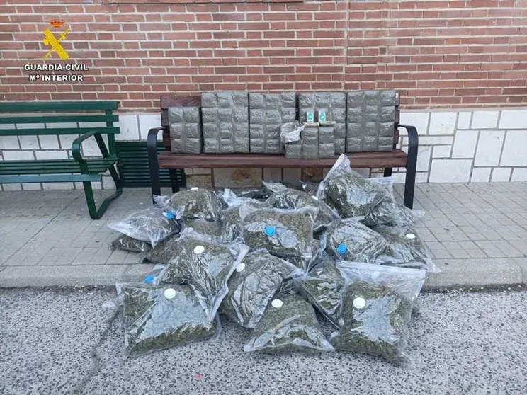 Droga incautada por la Guardia Civil en la A-4 en la provincia de Ciudad Real.