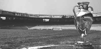 El Real Madrid gana la primera edici&oacute;n de la Copa de Europa de Clubes. Fuente: es.wikipedia.org