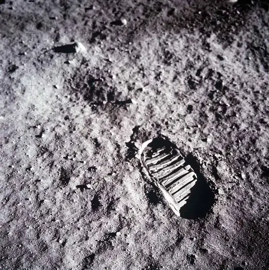 Pisada del hombre en la luna. Fuente: nationalgeographic.com.es